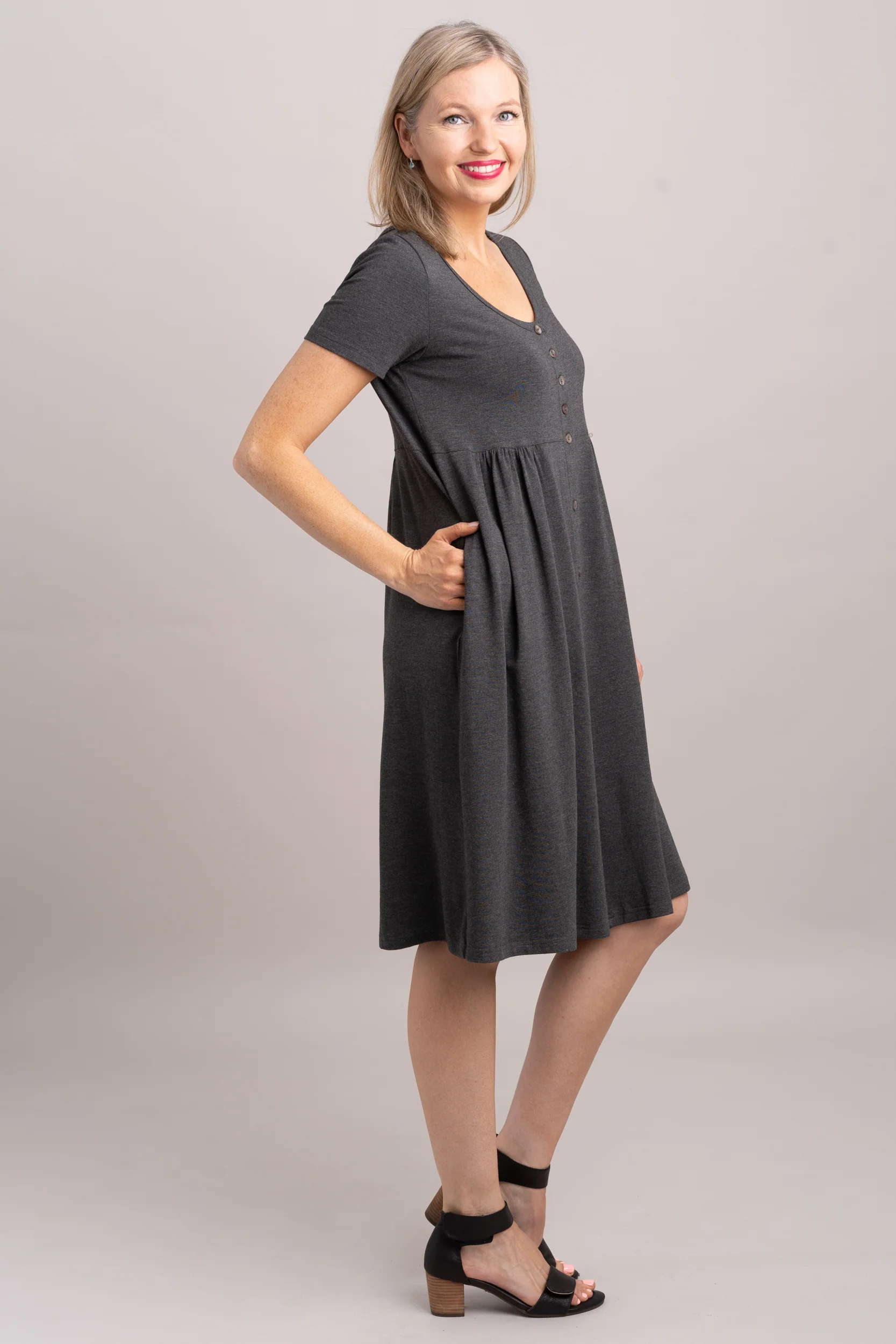 Nelly Short Sleeve Dress, Graphite, Bamboo - Final Sale - Image 4